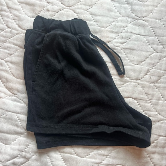 Old Navy Black Shorts - Picture 3 of 4